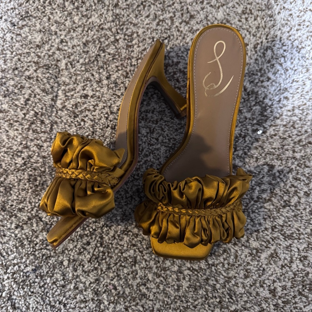 NEW Sam Edelman Gold Ruffle Sandals